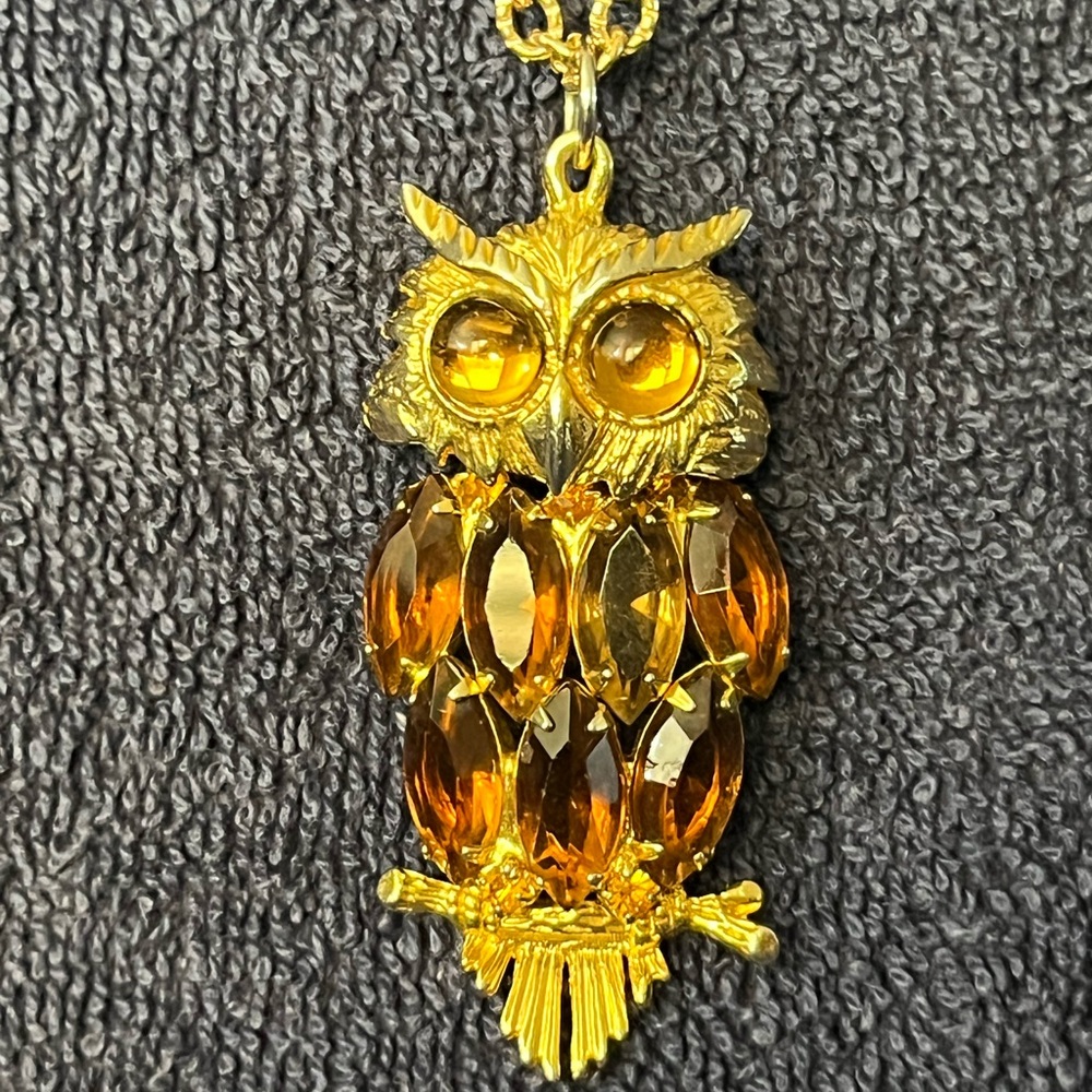 Elegant Gold Owl Pendant Necklace - Picture 2 of 8